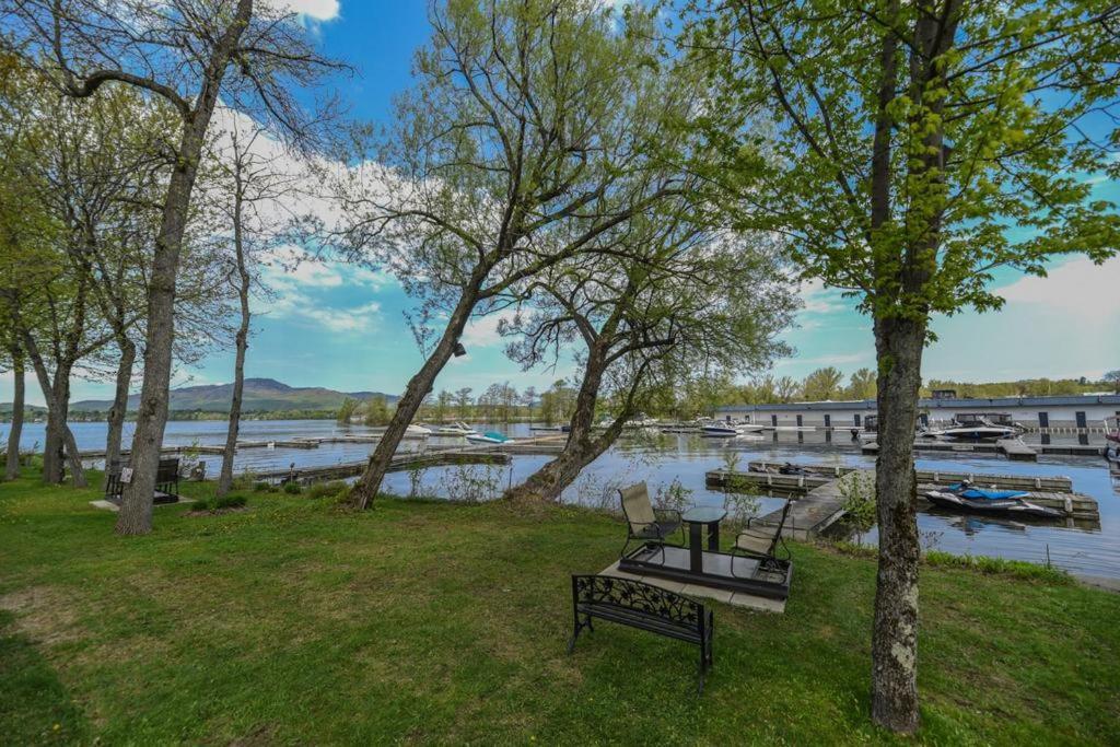 O'Berge Du Village C304 - Bord De L'Eau Magog Kültér fotó