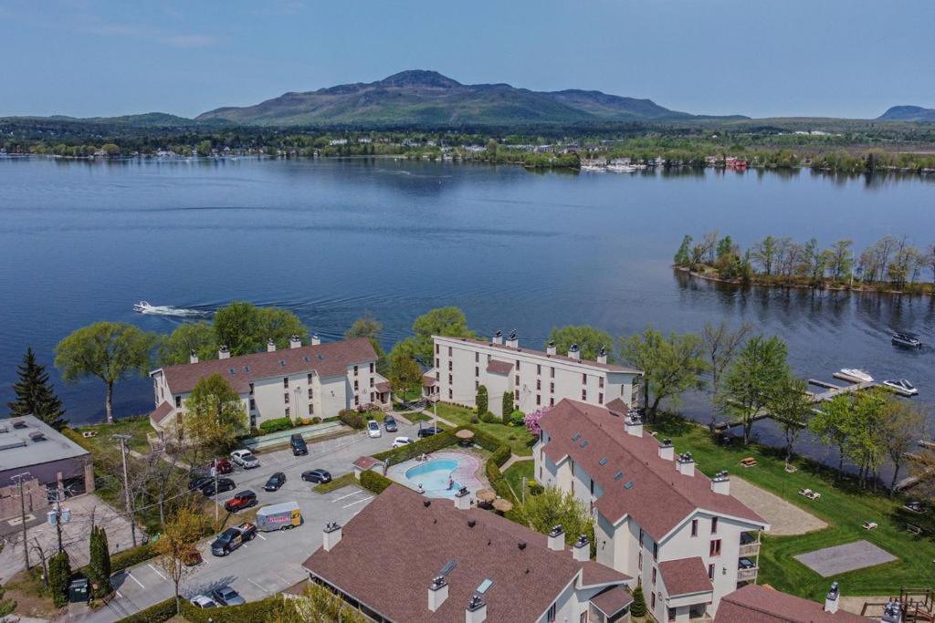 O'Berge Du Village C304 - Bord De L'Eau Magog Kültér fotó